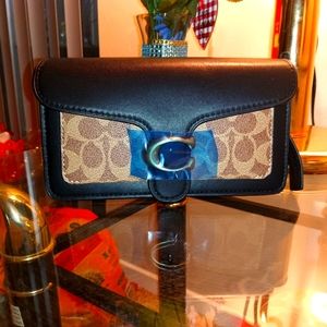 Coach Tabby Clutch Signature Jacquard
